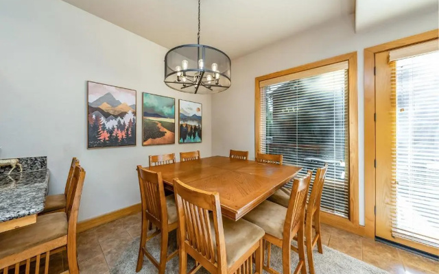 Sierra Pines Villa