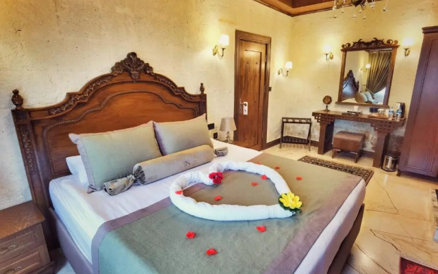 La Perla Cave Hotel