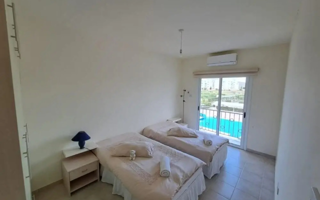 Penthouse-5 Guests-balcony-aircon-parking