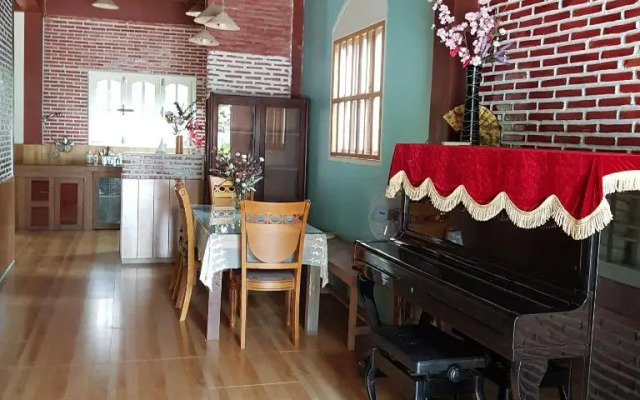 Hà Phan Holiday House