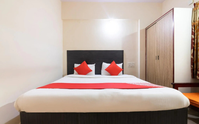 OYO 10293 Rajmahal Comforts