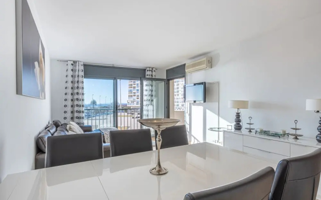 Apartment With sea Views With 3 Bedrooms and Pool