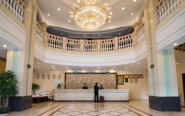 Vienna International Hotel (Shenzhen Shuanglong Subway Station)