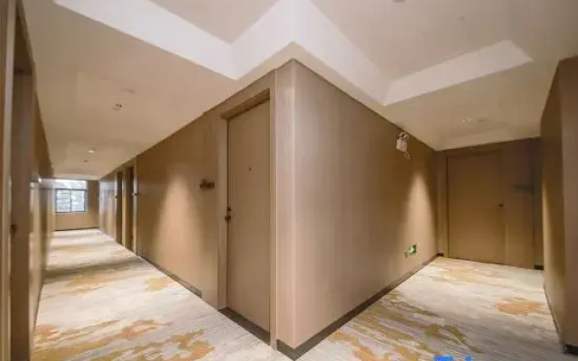 Yigao Hotel (Dongguan Houjie Chenwu Subway Station)