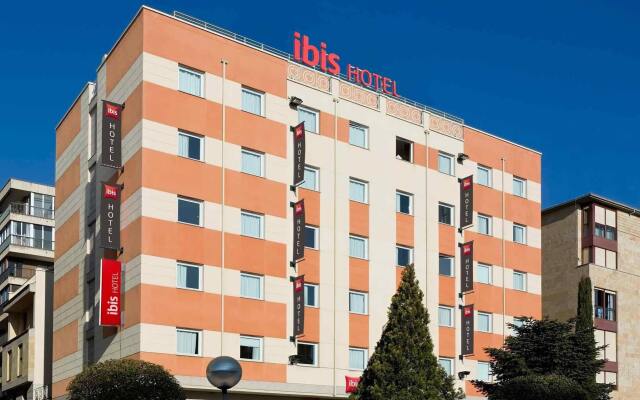 Отель ibis Salamanca вид на фасад
