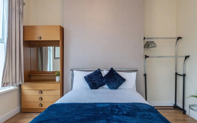 10 Guests - Free Parking - City Centre