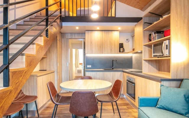 Cozy Alpine Stay for 5 in Doucy