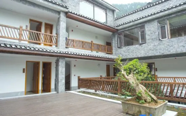 Shuixiu Hotel (Mist Bridge, Phoenix Ancient Town Scenic Area)