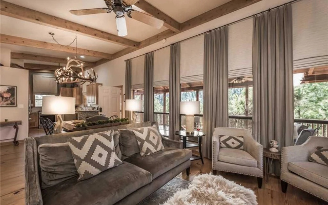 Upper Canyon Lodge - Four Bedroom Cabin with Hot Tub