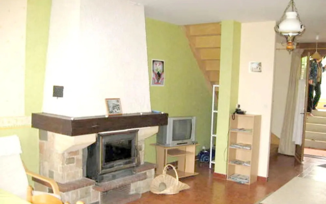 House With 2 Bedrooms in Saint-laurent-la-roche, With Enclosed Garden