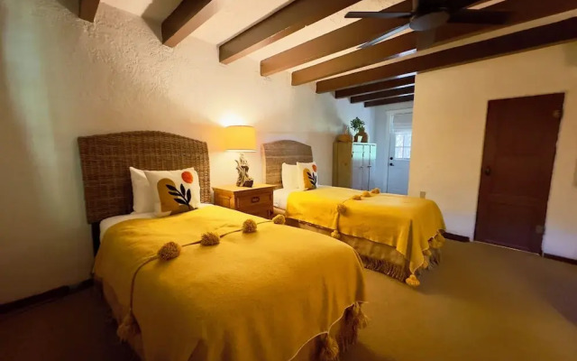Old Taos Guesthouse B&B