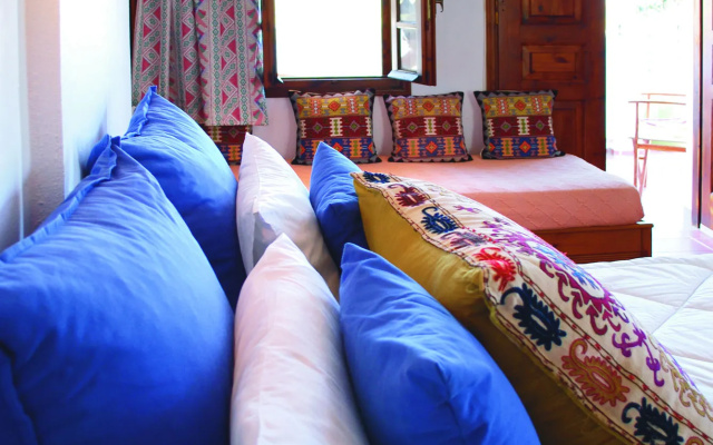 Maris Lindos, Suites and Apartments