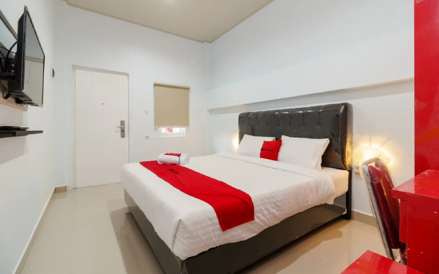 RedDoorz Plus near Palembang Icon Mall 2