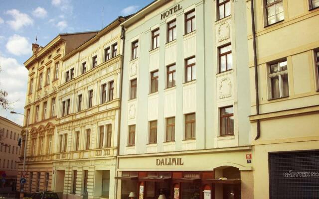 Hotel Dalimil вид на фасад