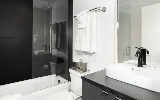 Downtown Modern Creekside by Exceptional Stays