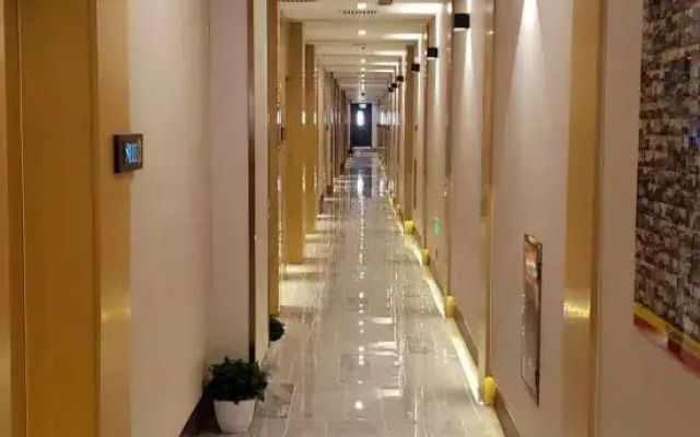 Super 8 Loft(Beijing Tiananmen Qianmen Metro Station Branch)