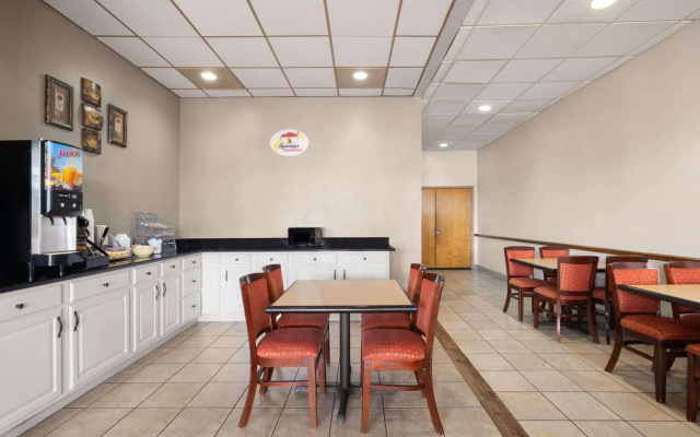 Super 8 by Wyndham Longview/North