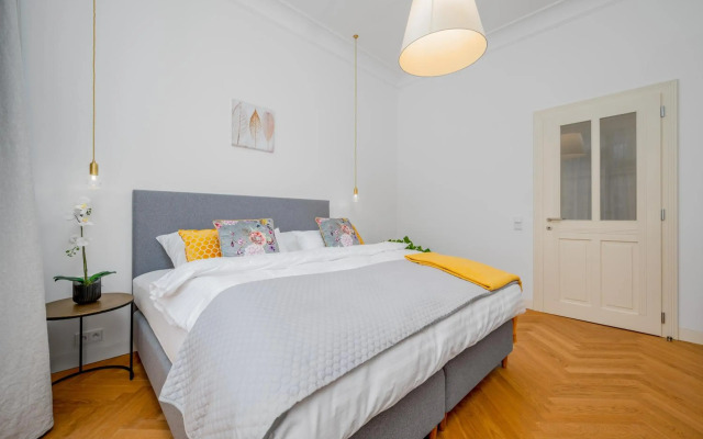Airy Apartment in Old Town by Prague Days