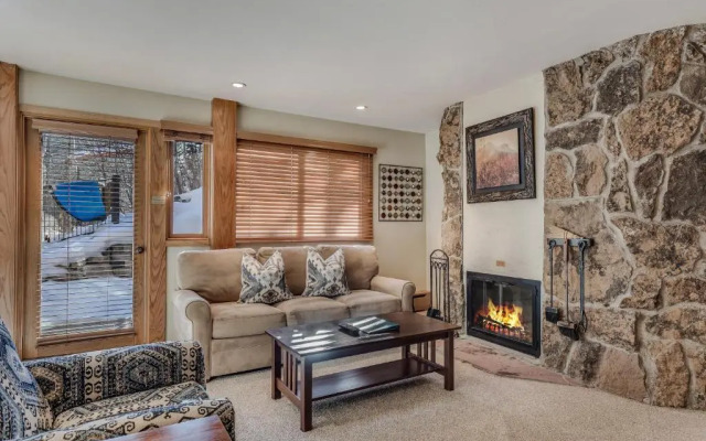 Laurelwood Condominiums Studio Premier Unit 301