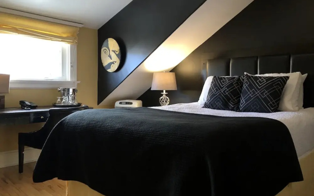 Leaside Manor by The Leaside Group