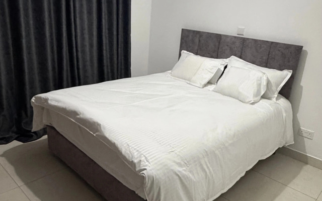 Апартаменты Divine Homes Cosy 2 Bedroom Next to Airport