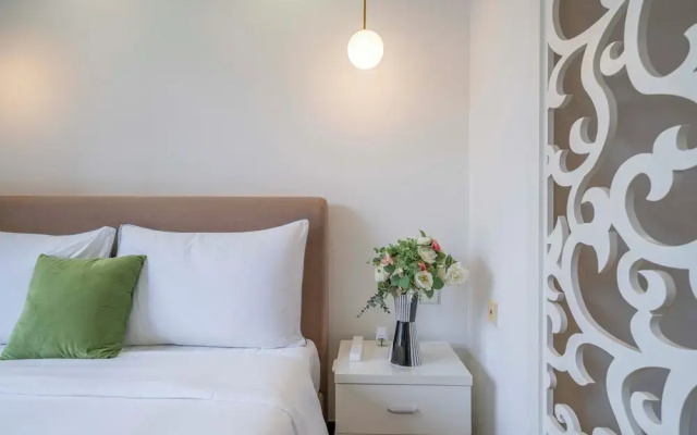 Tyms Xujiahui Stylish 1BR APT