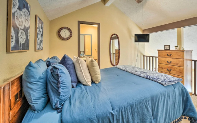 Balcony & Grill: Condo Near Table Rock Lake!