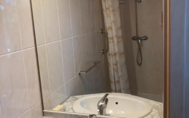 Charmant Studio Avec Piscine .