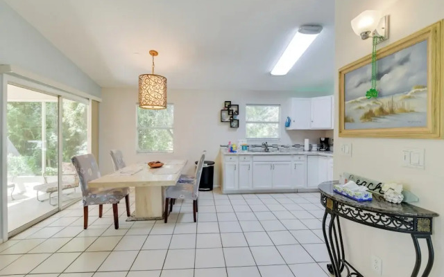 Couples Getaway Near Historic Downtown Venice!