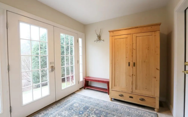Upscale 3BR Topnotch Overlook