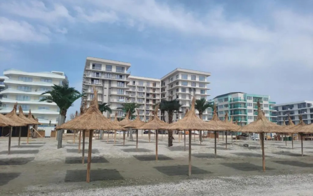 Blue Wave 2 Primul bloc la mare