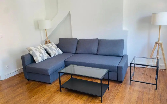 2nd floor Cozy Central Flat with free parking