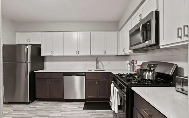 Modern 2BR 2BA Apartment With Pleasant Views