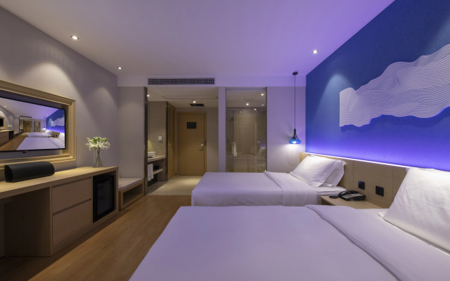 Orange Hotel  (Shanghai Hongqiao Railway Station Store)