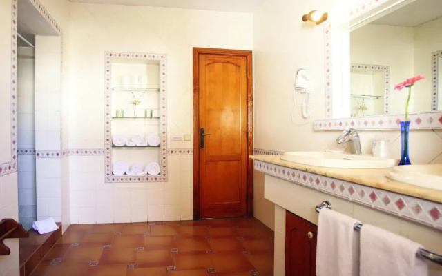 Holiday home in Caleta de Fuste with hot tub