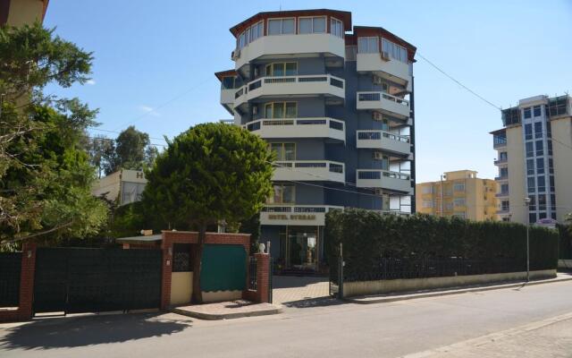 Hotel Dyrrah вид на фасад