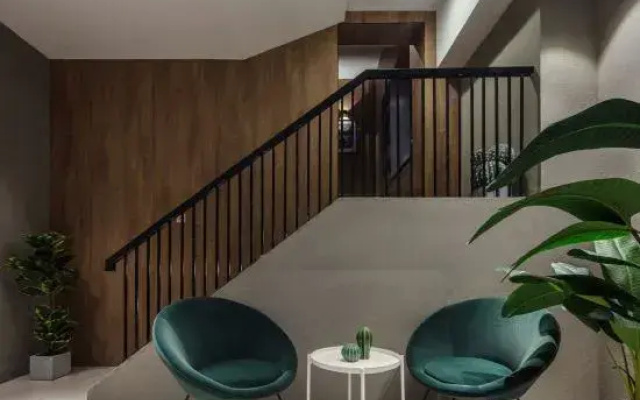 Iforest Hostel (Jing'an Temple Metro Station)