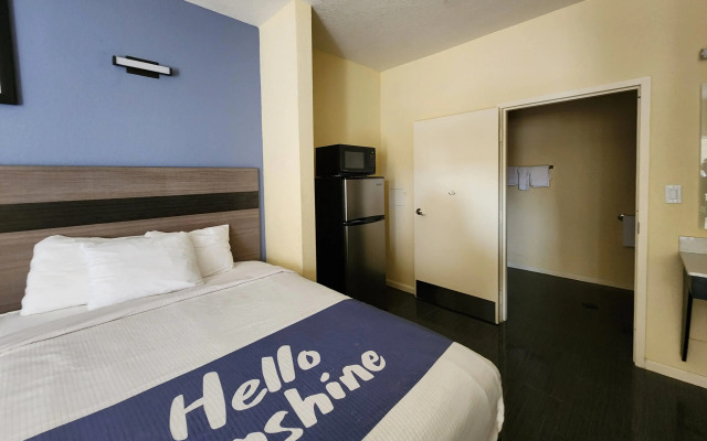 Days Inn by Wyndham Freeport