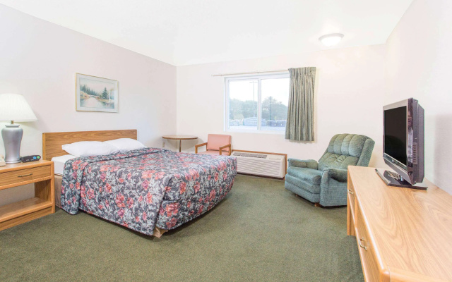 Super 8 by Wyndham Escanaba