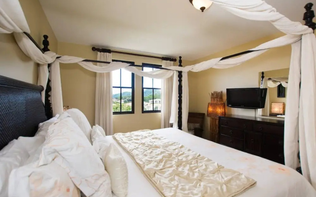 Classy artsy ocean-view unit near pool at Pacifico in Coco sleeps 6