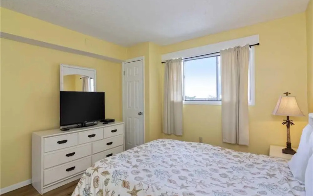 Regency Towers 403 - Three Bedroom Condo