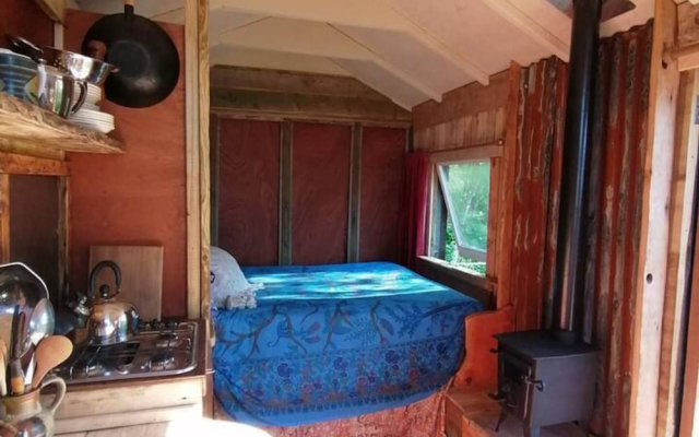 Totnes - Cabin - Sleeps 4 - Garden - Parking