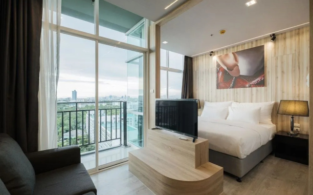 The Grand Jomtien by Favstay
