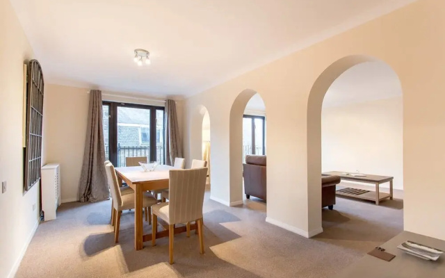 Historic City Centre Apt with Free Secure Parking