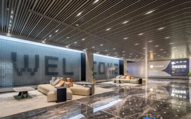 Huayue Kaixuan Grand Hotel (Weiye Building Xincheng Bus Station)