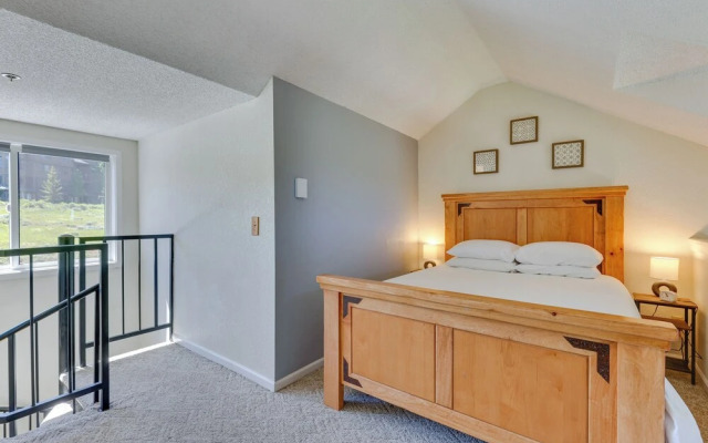 Ski-in/out Granby Condo w/ Mtn Views + Balcony!