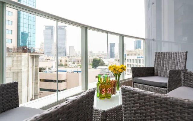MAMAD - Sunlit Urban Escape with Balcony by Sea N Rent