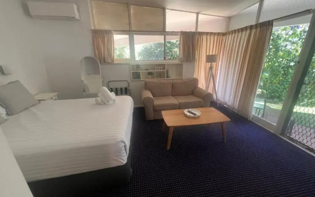 Ocean Breeze Motel