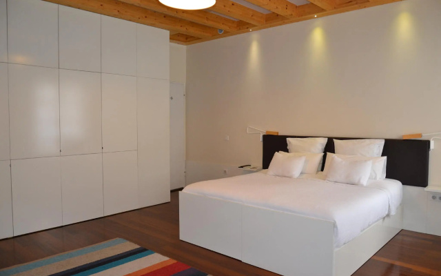 Room in Apartment - Stay in Historic Area of Porto