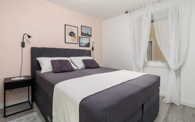 Beautiful Home in Pag With Wifi and 4 Bedrooms